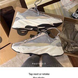 (SOLD) YEEZY BOOST 700 V2 CREAM